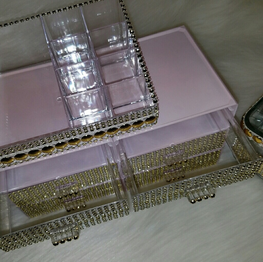 Makeup Storage - Picture 5 of 5